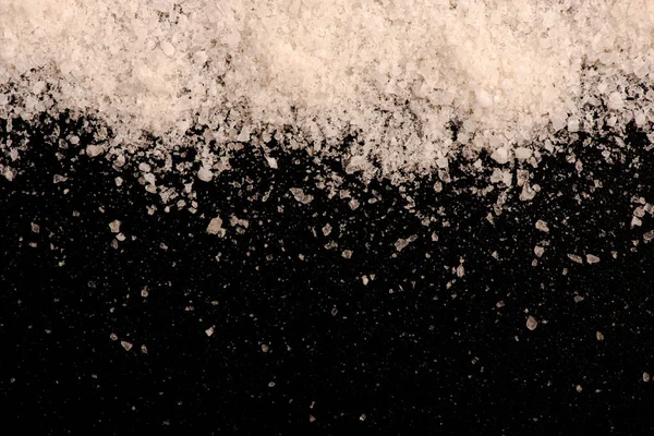 盐的质地 黑色背景上的盐 — 图库照片
