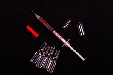 şırınga yakın. enjeksiyon şişesi