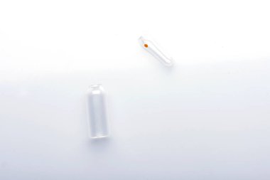 şırınga yakın. enjeksiyon şişesi