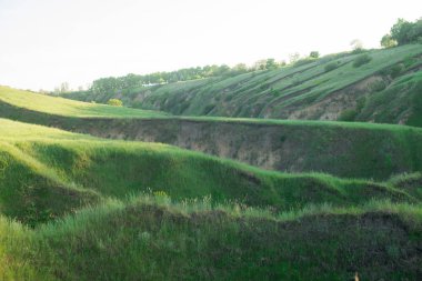 Dağlarda seyahat etmek için. güzel manzara. güzel dağlar