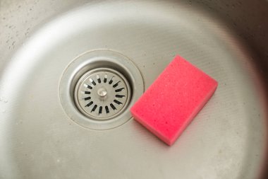 mutfakta lavabo. smesitel yakın çekim.