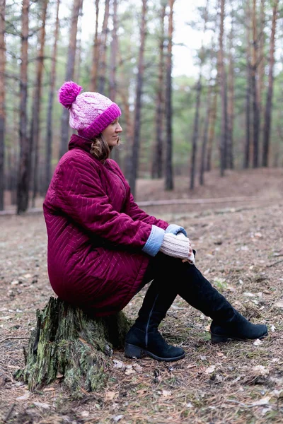 Mulher Rural Bonito Floresta Outono — Fotografia de Stock