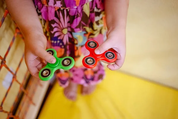 Little Girl Playing Green Red Fidget Spinners Relieve Stress Home — Stock Photo, Image