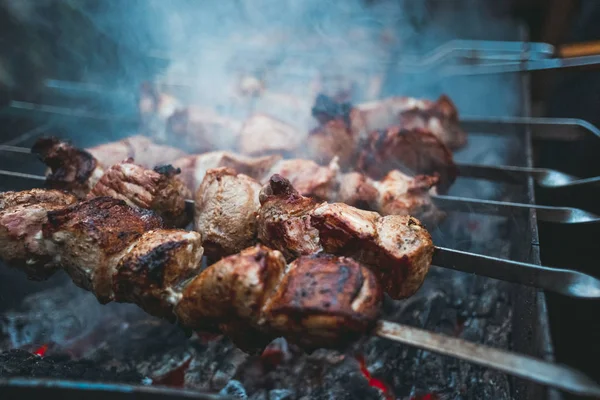 Kebab Grilla Gotowanie Szpikulce Metalu Grill Pieczone Mięso Gotowane Grill — Zdjęcie stockowe