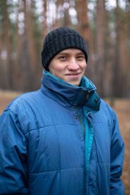 Genç bir kırsal adam portresi.