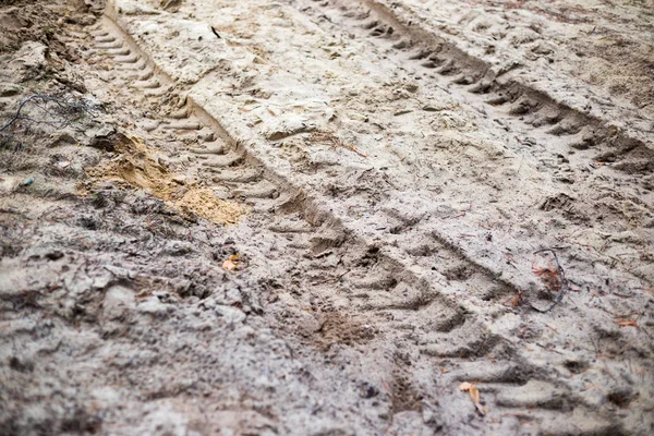 沙路上的轮胎痕迹 — 图库照片