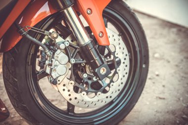 Kırmızı spor motosiklet parçası. Tonda, tarzı glamour fotoğraf.