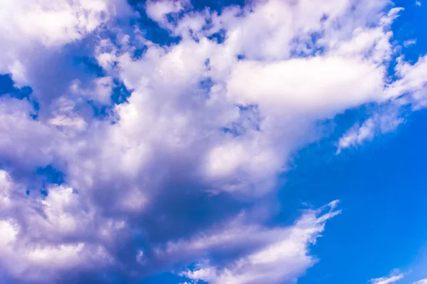 Cielo Blu Profondo Con Nuvole Bianche Tramonto — Foto Stock