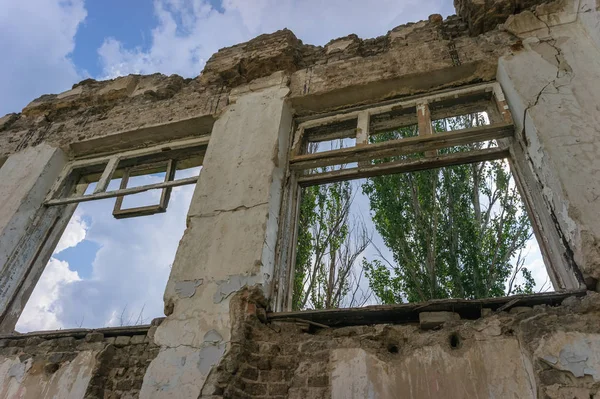 Vieux Bâtiment Scolaire Surpeuplé Abandonné — Photo