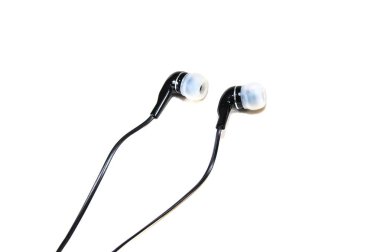 Bir çift veya beyaz bir arka plan üzerinde izole kulaklık. Küçük kulaklıklar müzik için.