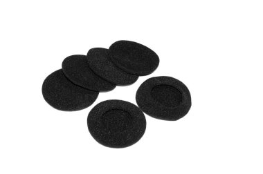 Beyaz bir arka plan üzerinde izole kulak yastıkları