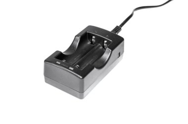 Batarya Charger beyaz arkaplanda izole edildi