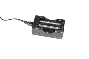 Batarya Charger beyaz arkaplanda izole edildi