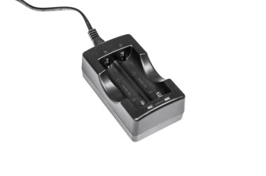 Batarya Charger beyaz arkaplanda izole edildi