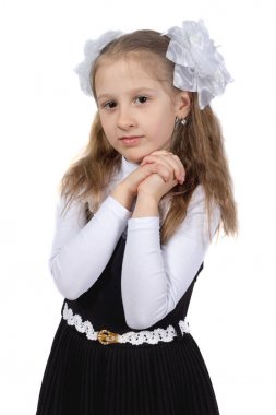 Beyaz bir arka planda poz küçük sevimli liseli.