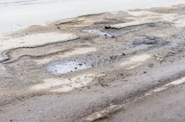 Yok edilen yol yüzeyi