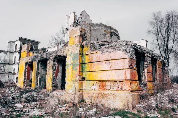 Edificio scolastico in rovina — Foto Stock