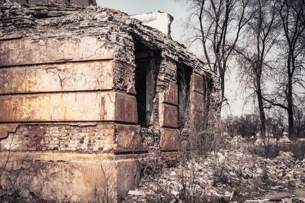 Bâtiment scolaire en ruine — Photo