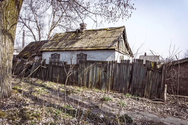 Vecchia casa abbandonata — Foto Stock