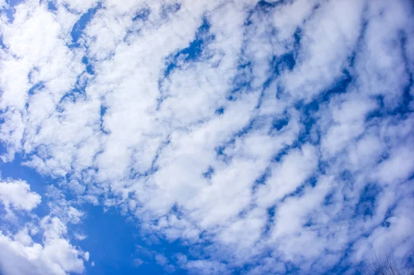 雲と青い空 — ストック写真