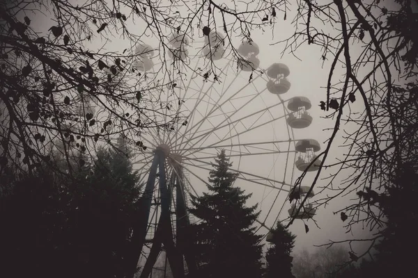 Ferris Wheel Old Abandoned Park Autumn Thick Fog — Stock Photo, Image