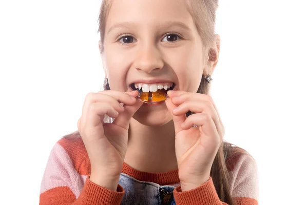 Retrato Niña Con Aparato Ortodoncia Aislado Sobre Fondo Blanco —  Fotos de Stock