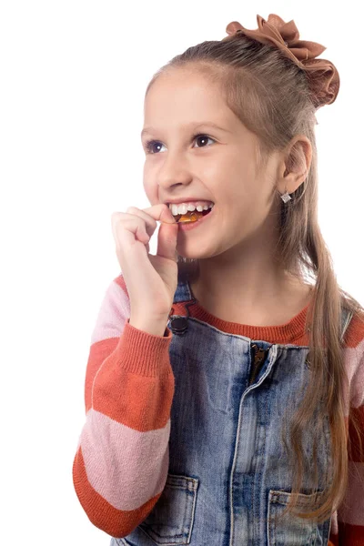 Portrét Malé Dívky Ortodontiky Spotřebič Izolované Bílém Pozadí — Stock fotografie