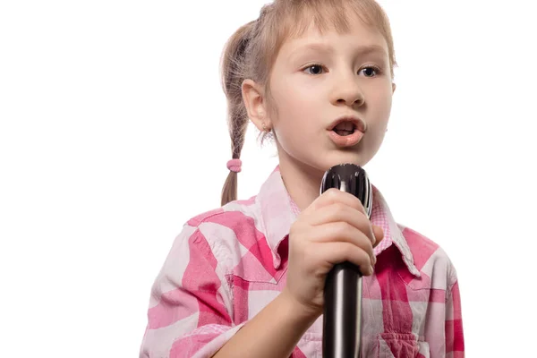 Menina Bonito Cantando Microfone Isolado Fundo Branco — Fotografia de Stock
