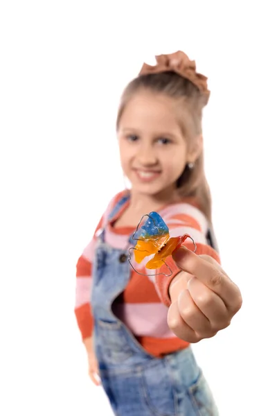 Retrato Menina Com Aparelho Ortodôntico Isolado Fundo Branco — Fotografia de Stock