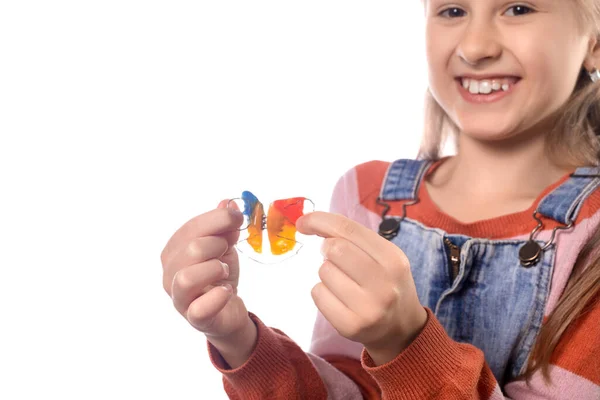 Retrato Niña Con Aparato Ortodoncia Aislado Sobre Fondo Blanco —  Fotos de Stock