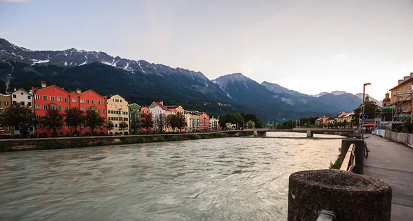 Charming Innsbruck Arsitektur Rumah Inn River Dan Eropa Alpen Alam — Stok Foto