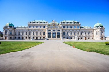 Belvedere Sarayı manzarasına güzel yaz (Almanca: Schloss Belvedere), Barok saray kompleksi olarak Savoy prensi Eugen için Avusturya İmparatorluğu dönemi, Viyana, Avusturya Wien başkentinde inşa
