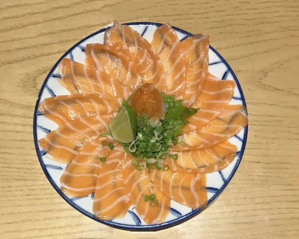 Comida Japonesa Sashimi Salmão Fatias Finas Carne Fresca Salmão Cru — Fotografia de Stock