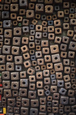 çok renkli küpler dekorasyon duvar arka plan tasarımı, duvar kağıdı, fon, soyut zar, kutu veya boncuk şekli.