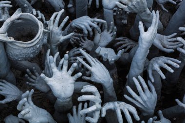 Chiangrai, Tayland - 01 Eylül 2018: Wat Rong Khun (Beyaz Tapınak) Tayland modern çağdaş sıradışı Tay Budist sanat ile inşa edilmiş, en sevdiğim yerlerinden turist ziyaret olan.