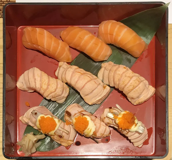 Японські Страви Кухні Лосось Суші Сортів Включають Свіжий Лосось Нігірі — стокове фото