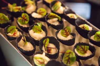 Otel restoran gıda hizmet büfe ya da kokteyl ziyafet düğün resepsiyonlar, seminerler, toplantılar, konferanslar, partiler veya olaylar için catering. Taze pişmiş meze, ordövr ve kanepeler kavramı