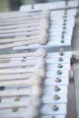 su türbini otomatik mekanizma ksilofon çalmaya tahrik görünümünü. ksilofon ahşap oluşur perküsyon ailesindeki bir müzik aleti ya da metal barlar Tokmaklar tarafından vurdu. Mekanik kavramı