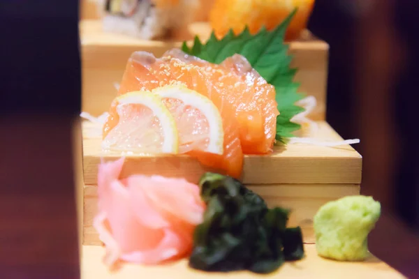 Японський Свіжої Риби Їжі Блюдо Меню Лосося Сашимі Водоростей Імбиру — стокове фото