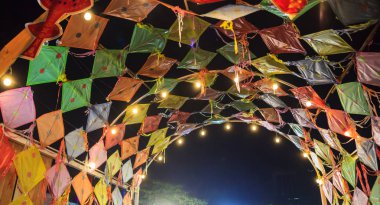 Tayland Asya Kültür Sanat Festivali renkli geleneksel Tay Vintage Retro uçurtma kubbe tavan. Tayland turizm, Tayland kültürel seyahat, Yerel gelenek, Festivali, vitrin cazibe kavramı