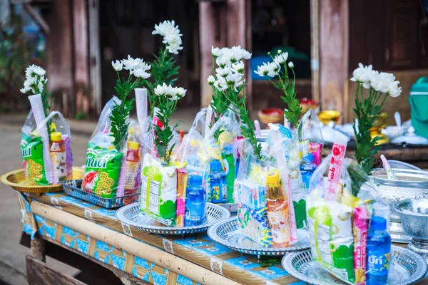 Kanchanaburi Tailandia Diciembre 2018 Preparan Las Limosnas Para Ofrenda Alimentos — Foto de Stock