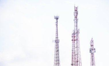 Kulesini ve kuleleri, telekomünikasyon ve Yayın Hukuku için antenler desteklemek için tasarlanmış bina uzun boylu suni 13í veya kendi kendine desteklenen borulu tüp metal çerçeve yapıları. Teknoloji ve Sanayi.