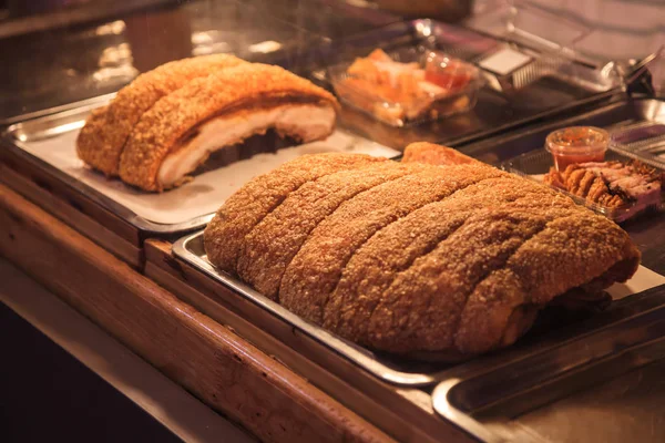 Crispy Delicious Barbecued Pork Belly Listo Para Servir Mesa Mercado — Foto de Stock