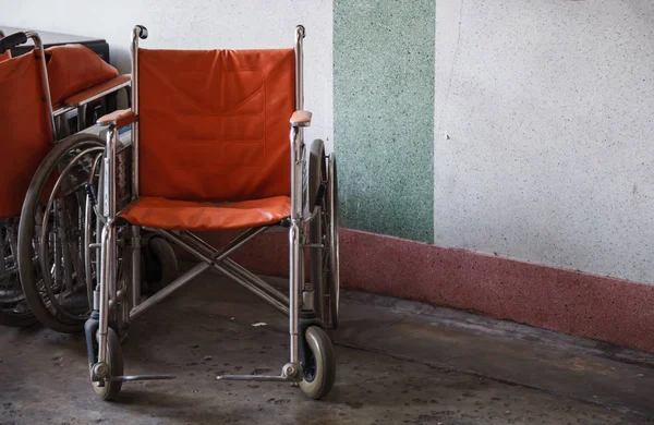 Sillas Ruedas Apoyo Para Ancianos Personas Mayores Discapacitados Fondo Esquina — Foto de Stock