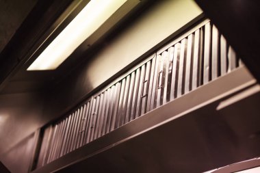 Mutfak hood (yormak kukuleta, aralığı hood), mekanik fan asılı yukarıdaki içeren aygıtı soba mutfakta. Hava yağ, duman, duman, ısı ve Buhar tarafından hava ve filtrasyon tahliye kaldırır