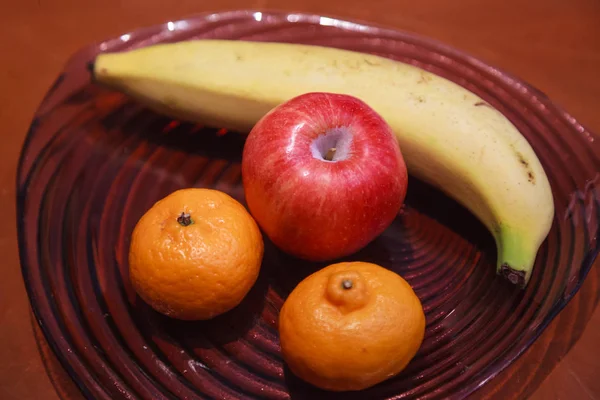 Tropické Čerstvé Asijské Sezónní Ovoce Slouží Banán Červené Jablko Mandarinka — Stock fotografie