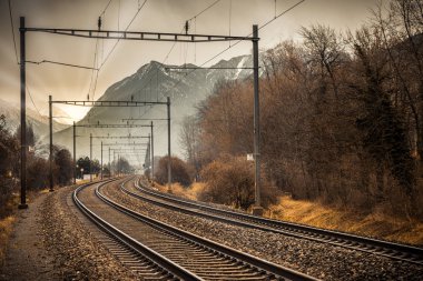 Demir yolu İsviçre akşam