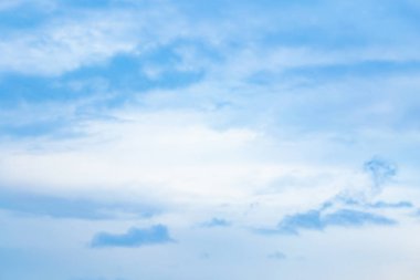 Gökyüzü görmek gün renkleri dolu ki, bu bir mucize..