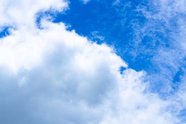 Gökyüzü her gün ve hissediyorum mutlu yolculuk.