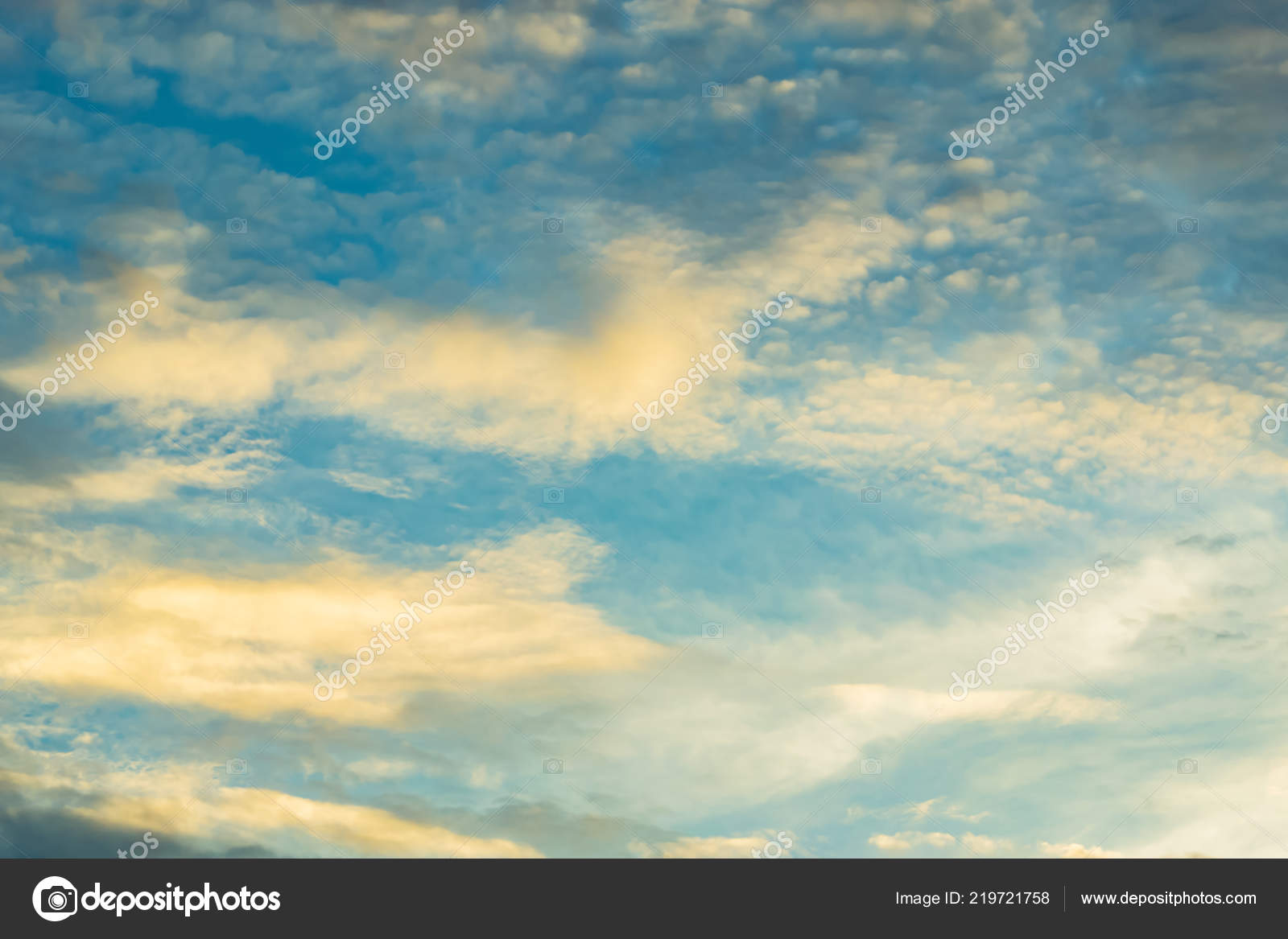 Featured image of post Paisagem Ceu Background Paisagem solit ria linda da rvore com grama verde c u azul e nuvens brancas macias